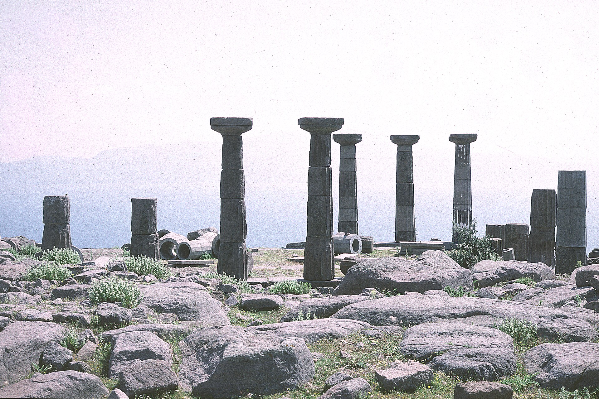 Assos Gezi Rehberi 2026: Nerede Kalınır, Nerede Yenir, Neler Gezilir?